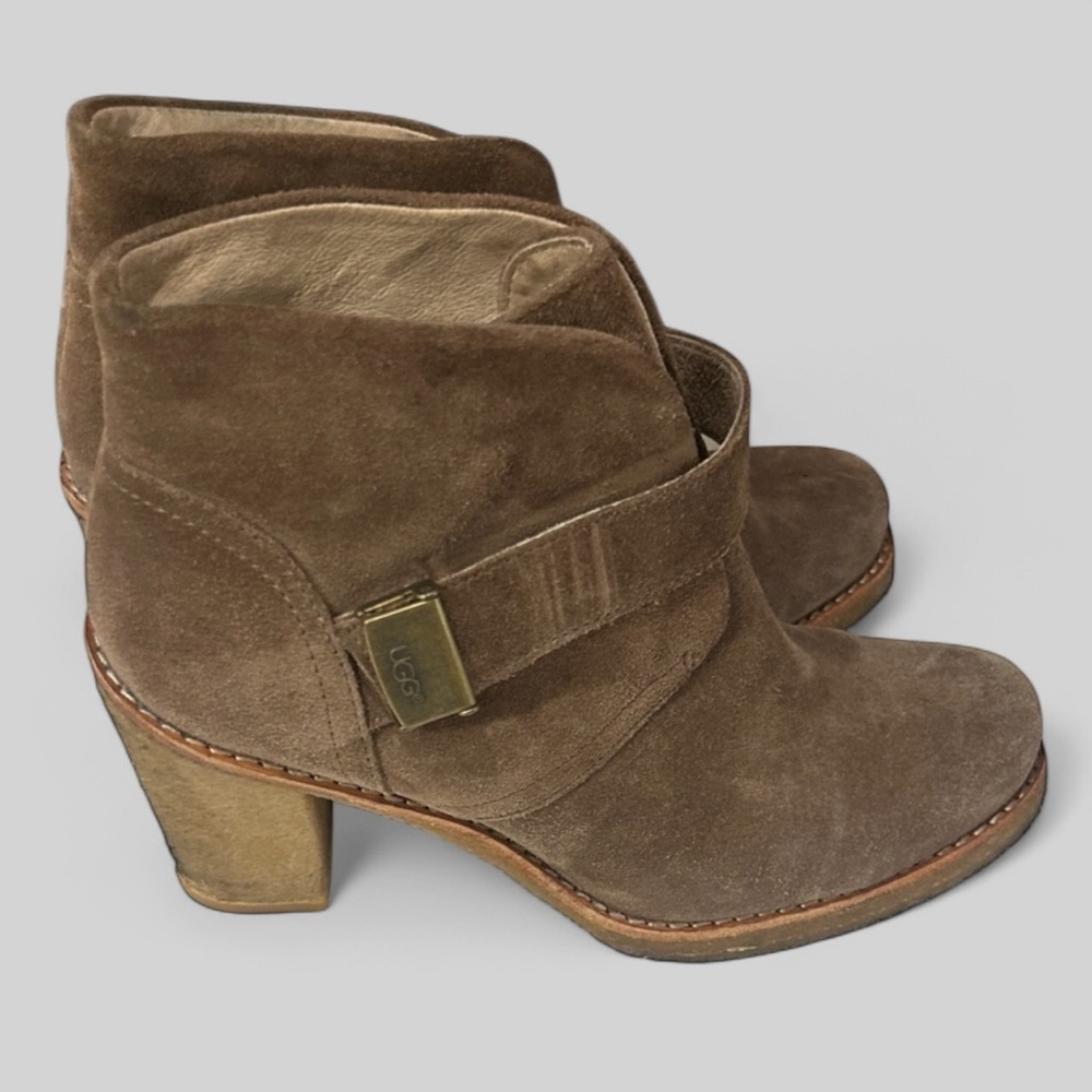 Ugg tan suede ladies buckle ankle boots style 3212 size 10M ladies Brienne
